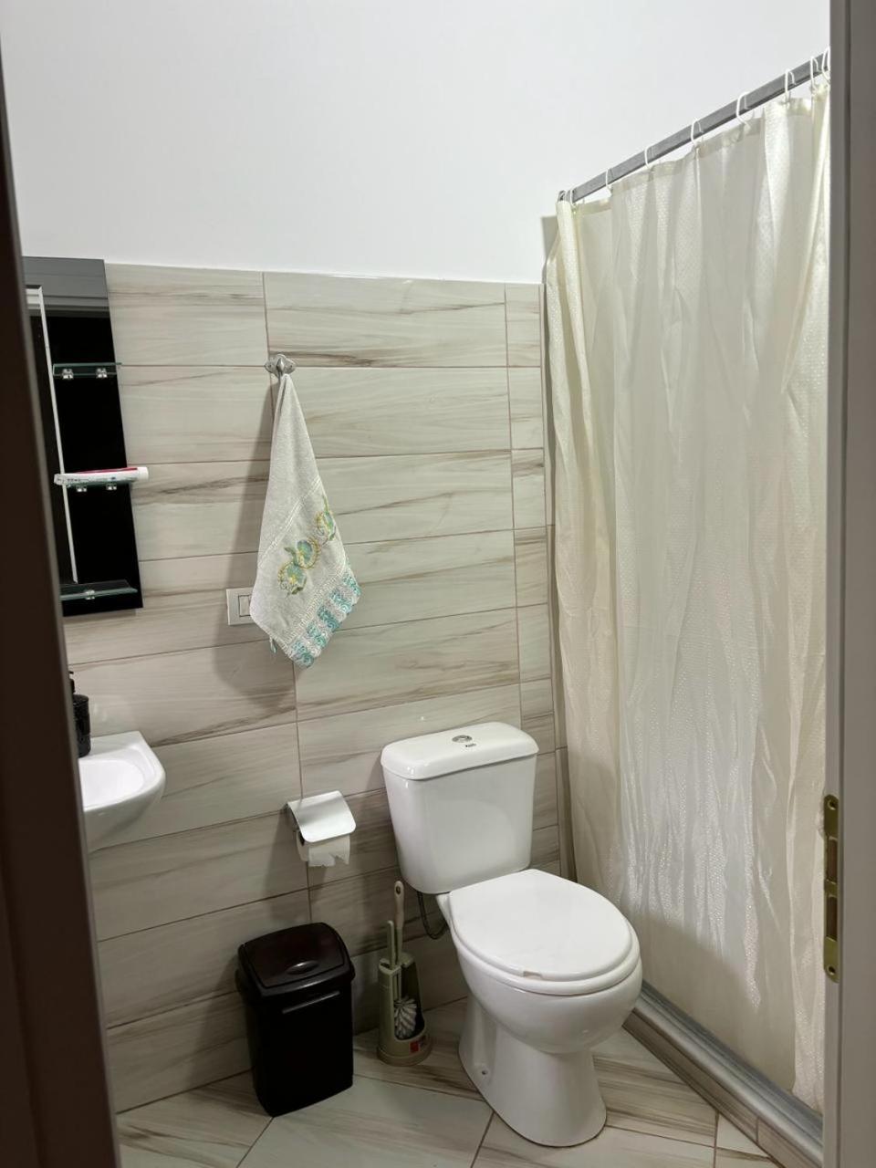 Guest House Adi Hoxha Berat Zewnętrze zdjęcie