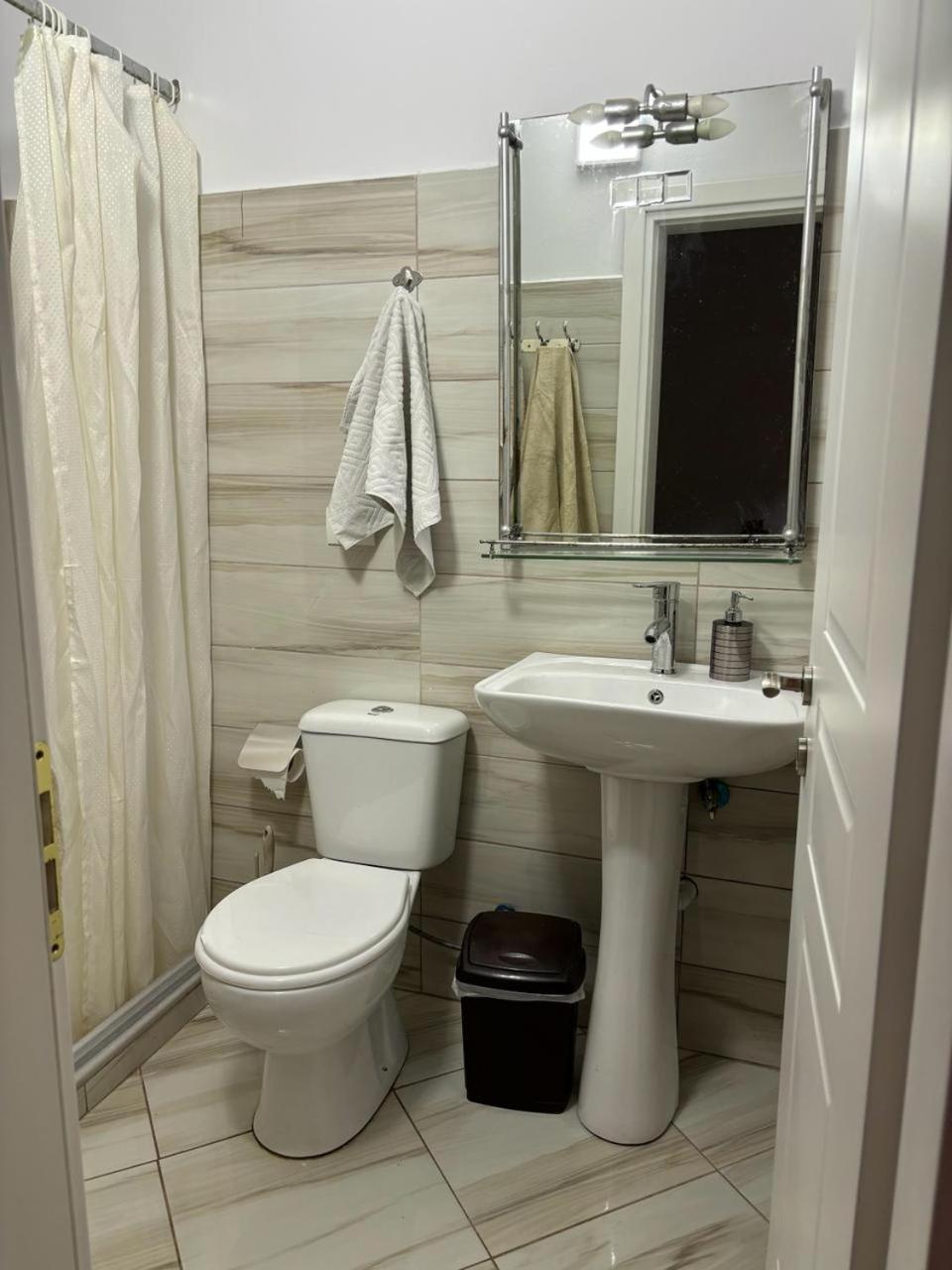 Guest House Adi Hoxha Berat Zewnętrze zdjęcie